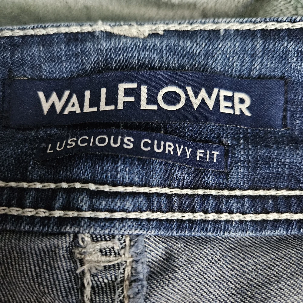 Juniors' WallFlower Like New Luscious Curvy Bling Bootcut Jeans sz 11x32" - Picture 5 of 11